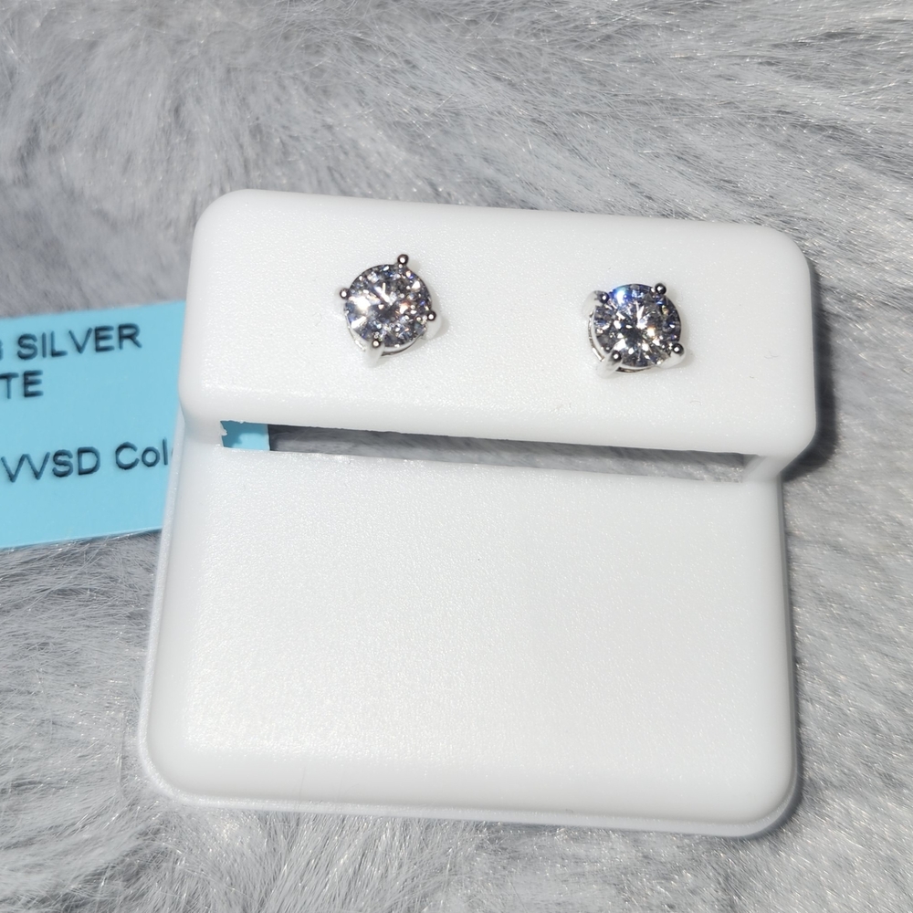 Elegant Silver And Moissanite Circular Women's Earrings